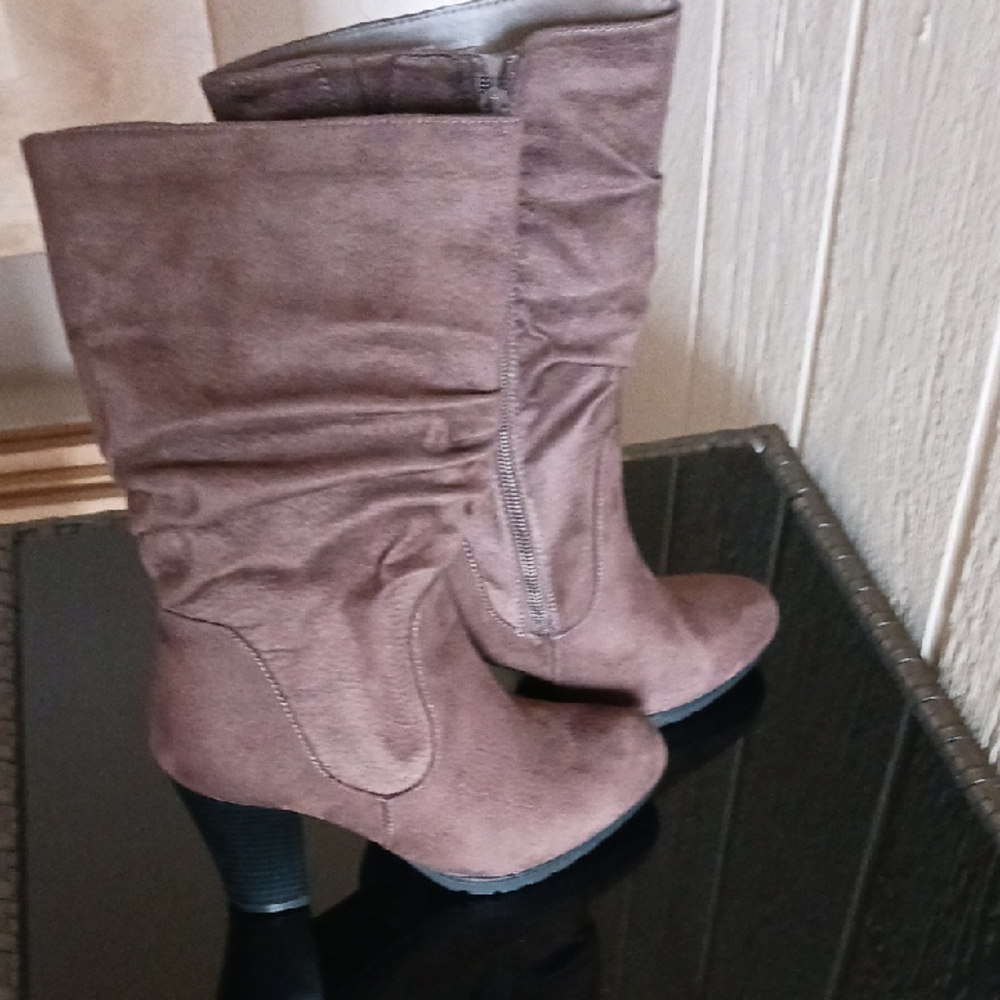 White Mountain- Chocolate Heeled Boots
